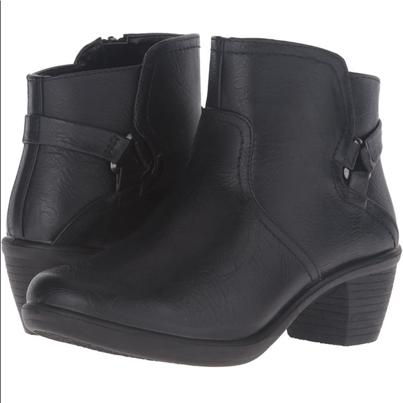 Easy Street Women's Dawnta Ankle Bootie - Picture 7 of 7